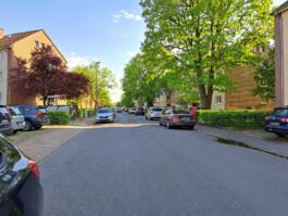 BarneLAB Beteiligungswerkstatt Wunstorf zukunftsfähige Mobilität Barnestraße Verkehrswende Anwohner Vorbote der Mobilitätswende Kunst Kunstinstallation Autos