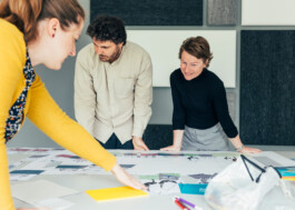 BarneLAB Beteiligungswerkstatt Wunstorf zukunftsfähige Mobilität Barnestraße Verkehrswende Anwohner Vorbote der Mobilitätswende Kunst Kunstinstallation Autos