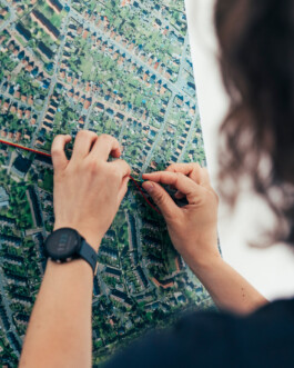 BarneLAB Beteiligungswerkstatt Wunstorf zukunftsfähige Mobilität Barnestraße Verkehrswende Anwohner Vorbote der Mobilitätswende Kunst Kunstinstallation Autos